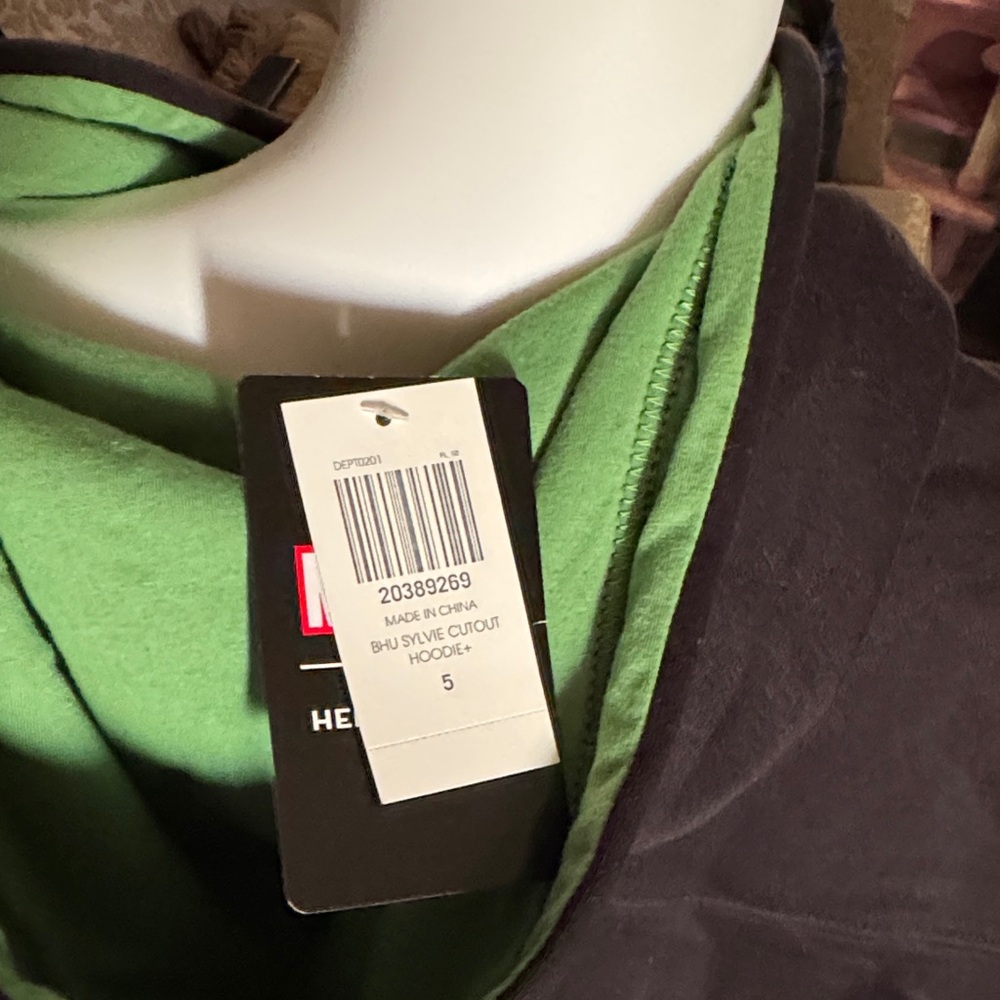 Her Universe Marvel Loki Sylvie Sleeveless Hoodie Plus - Picture 7 of 8